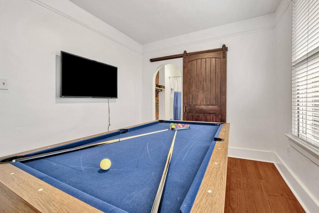 Exquisite Two-Story Home Located In Midtown Мемфис Екстериор снимка