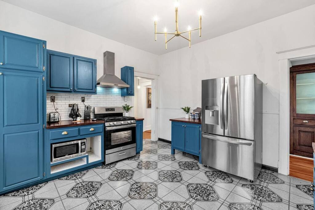 Exquisite Two-Story Home Located In Midtown Мемфис Екстериор снимка