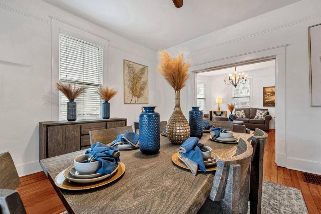 Exquisite Two-Story Home Located In Midtown Мемфис Екстериор снимка