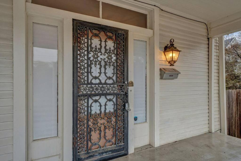 Exquisite Two-Story Home Located In Midtown Мемфис Екстериор снимка