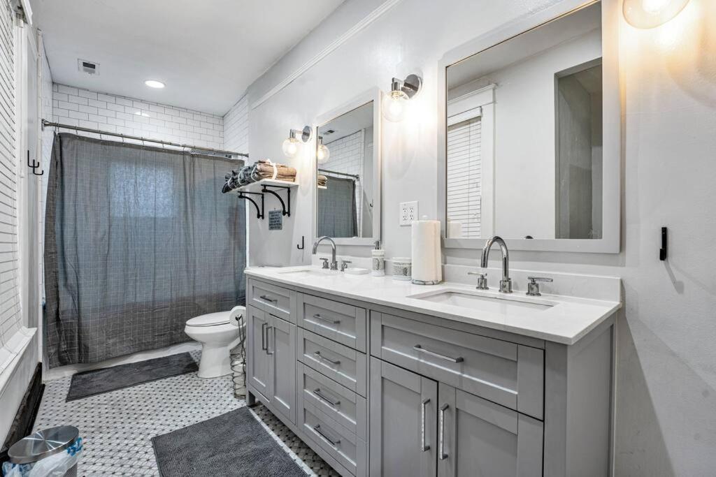 Exquisite Two-Story Home Located In Midtown Мемфис Екстериор снимка