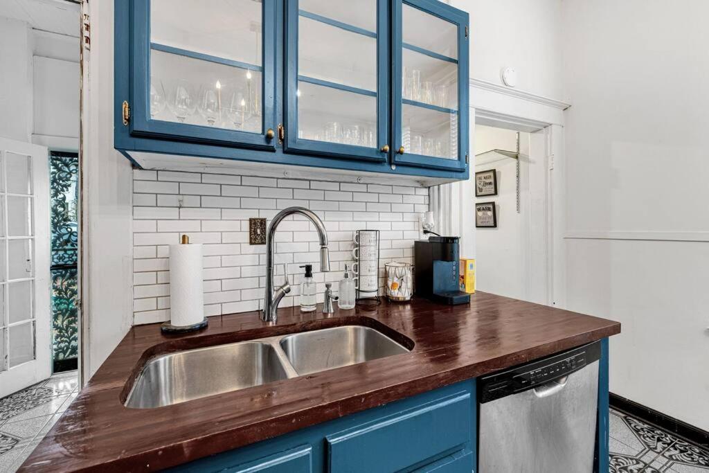 Exquisite Two-Story Home Located In Midtown Мемфис Екстериор снимка