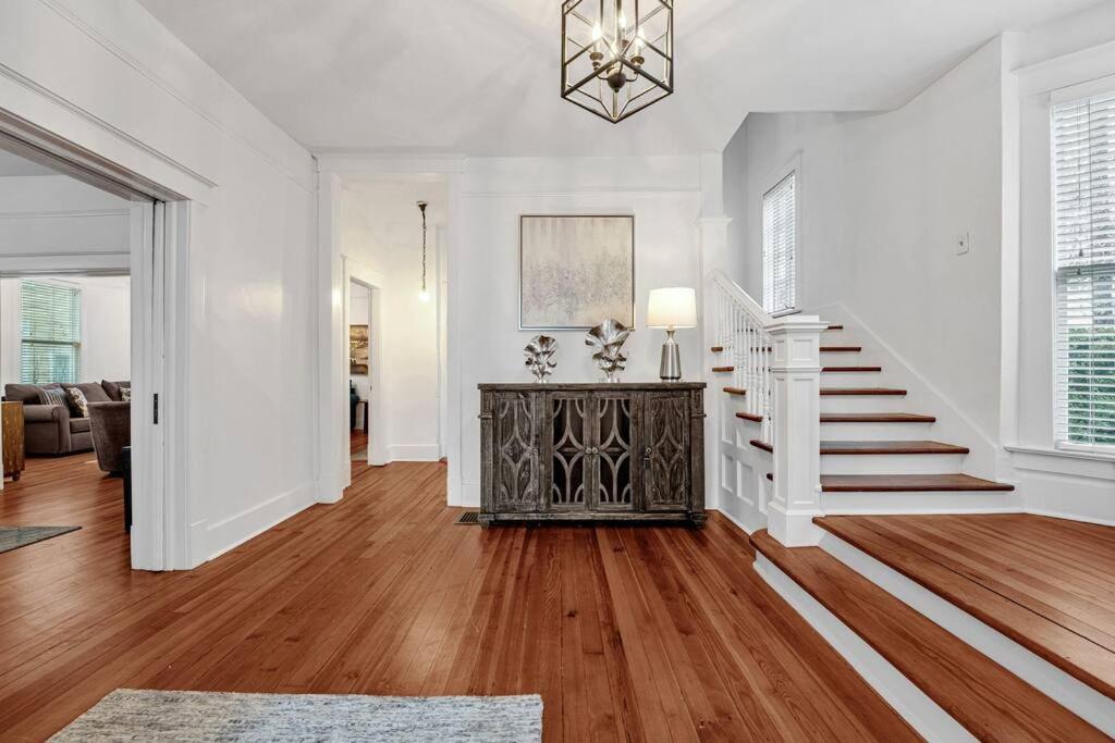 Exquisite Two-Story Home Located In Midtown Мемфис Екстериор снимка