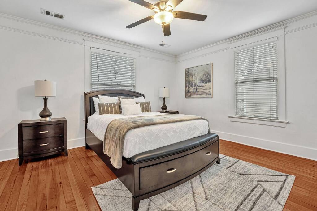 Exquisite Two-Story Home Located In Midtown Мемфис Екстериор снимка