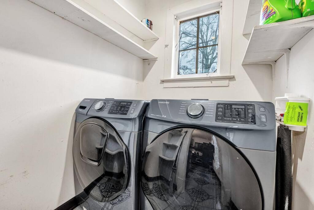 Exquisite Two-Story Home Located In Midtown Мемфис Екстериор снимка